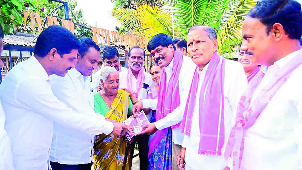 పోడు రైతుల జీవితాల్లో వెలుగులు