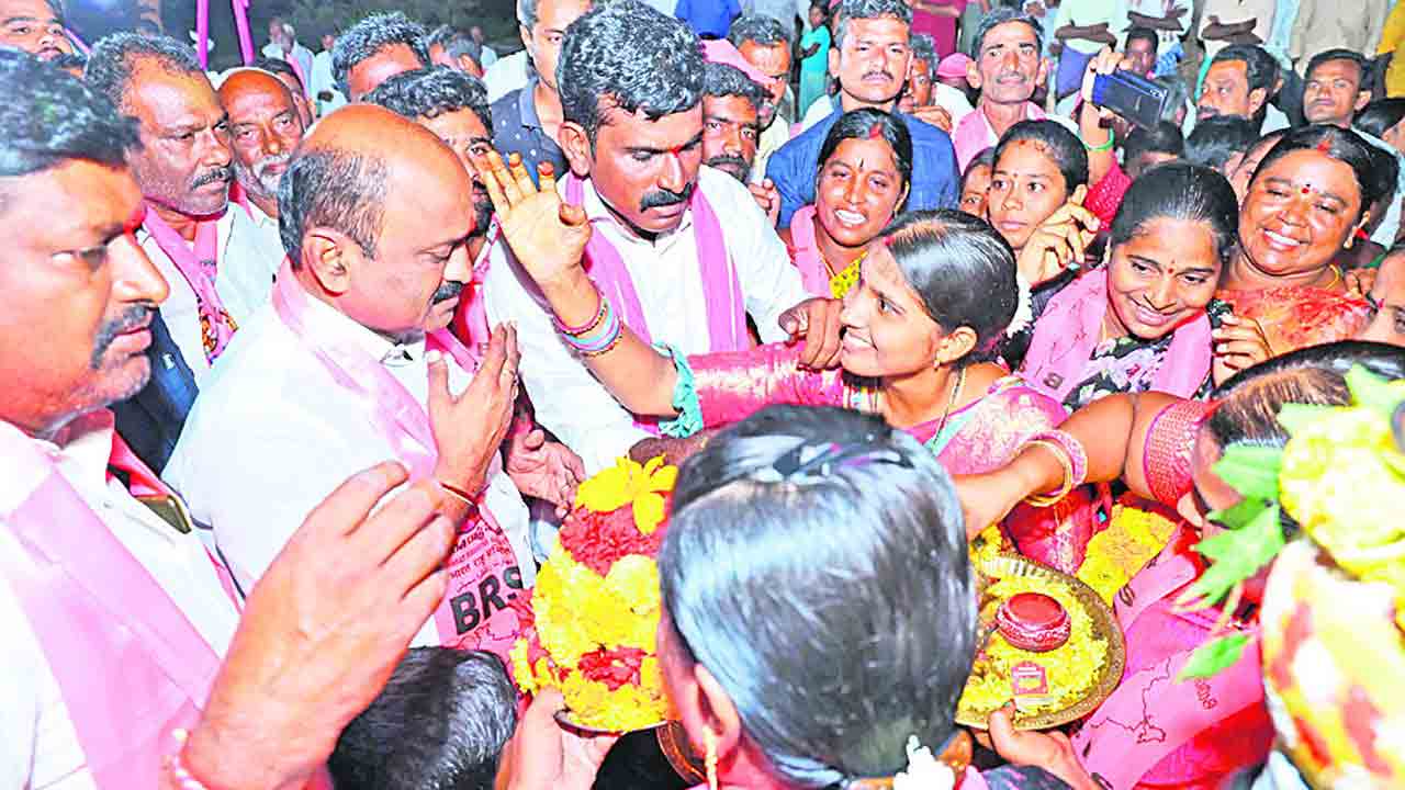 కేసీఆర్‌ పాలనలో ఆనందంగా ప్రజలు