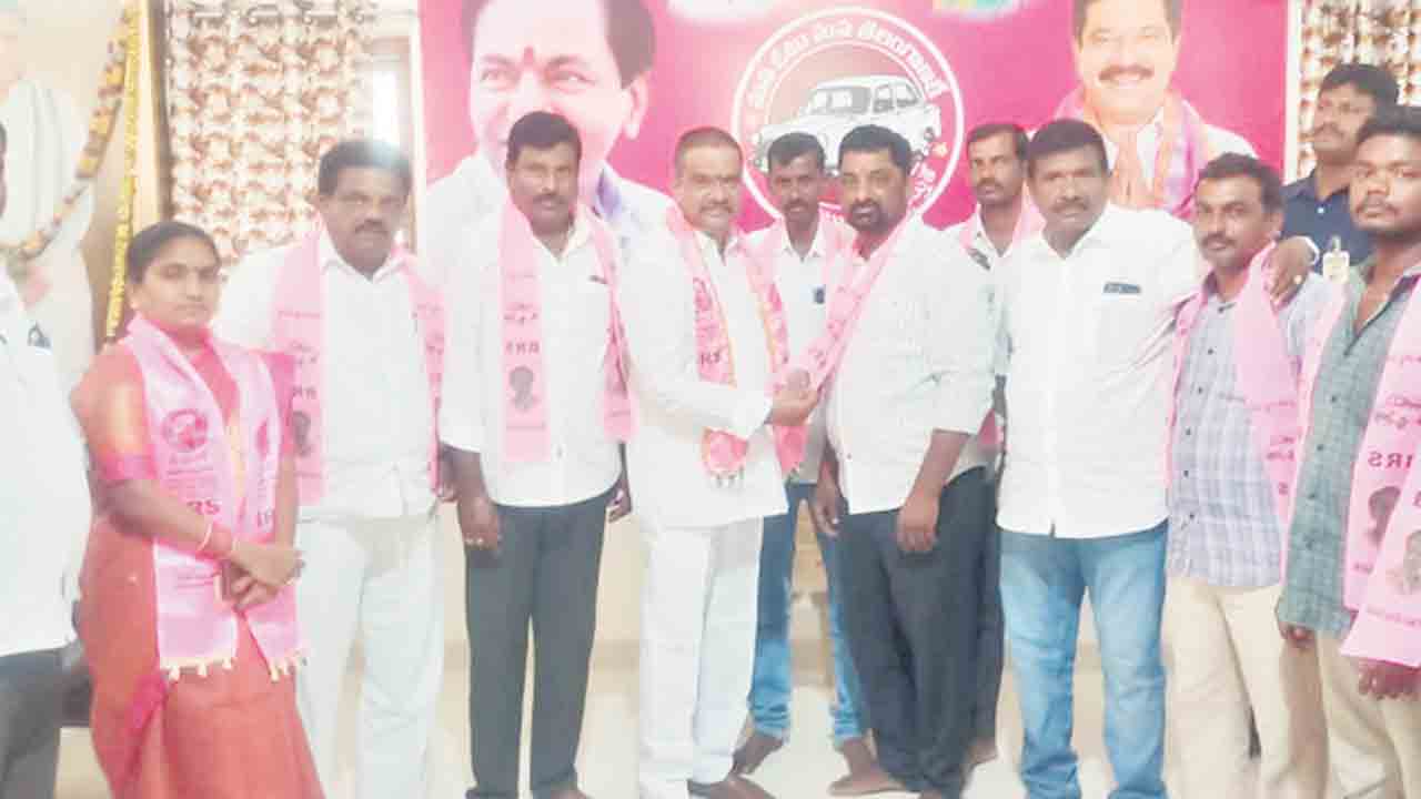 బీఆర్‌ఎస్‌లోకి చేరికల జోరు