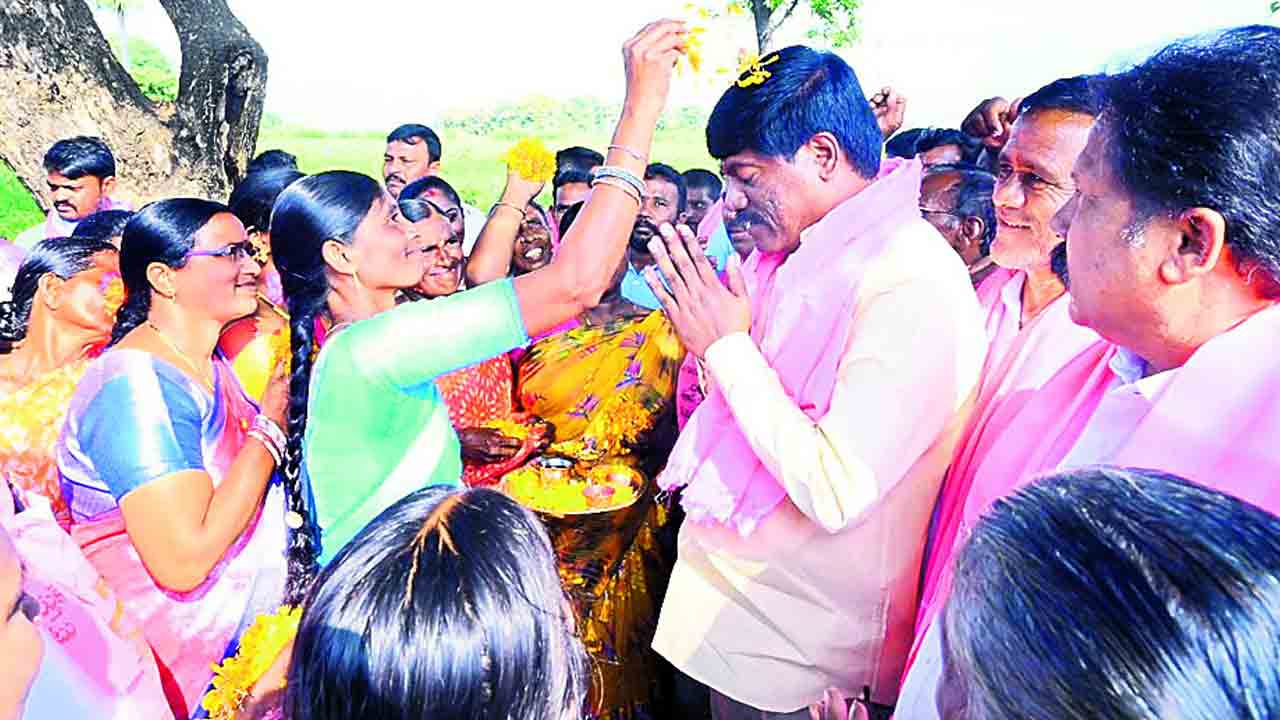 మళ్లీ గెలిపించండి.. రెండింతలు అభివృద్ధి చేస్తా..