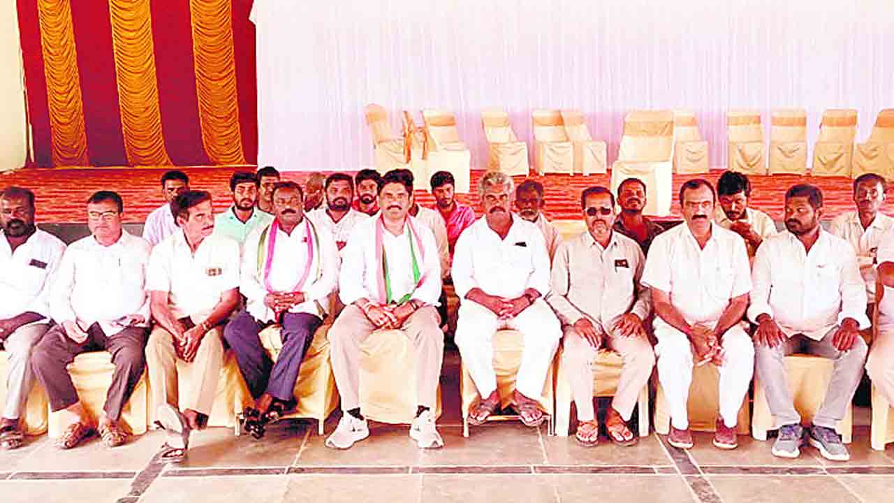 పాలకుర్తిలో ‘హస్త’వ్యస్తం..