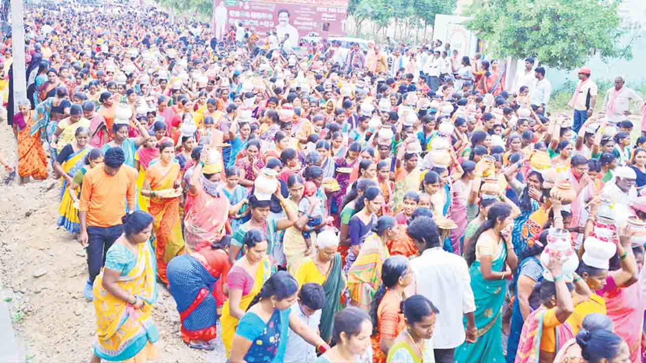 జనసంద్రమైన భీమ్‌గల్‌