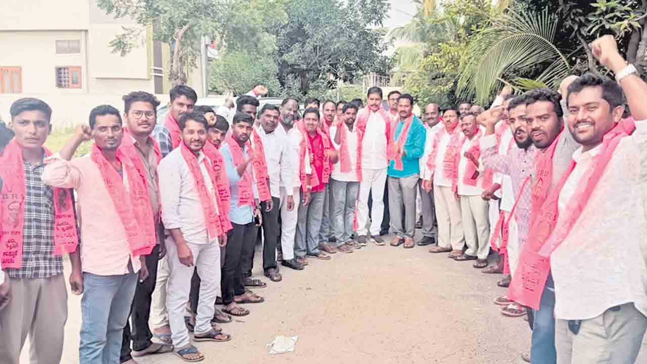 గులాబీ జోరు.. ప్రతిపక్షాలు బేజారు