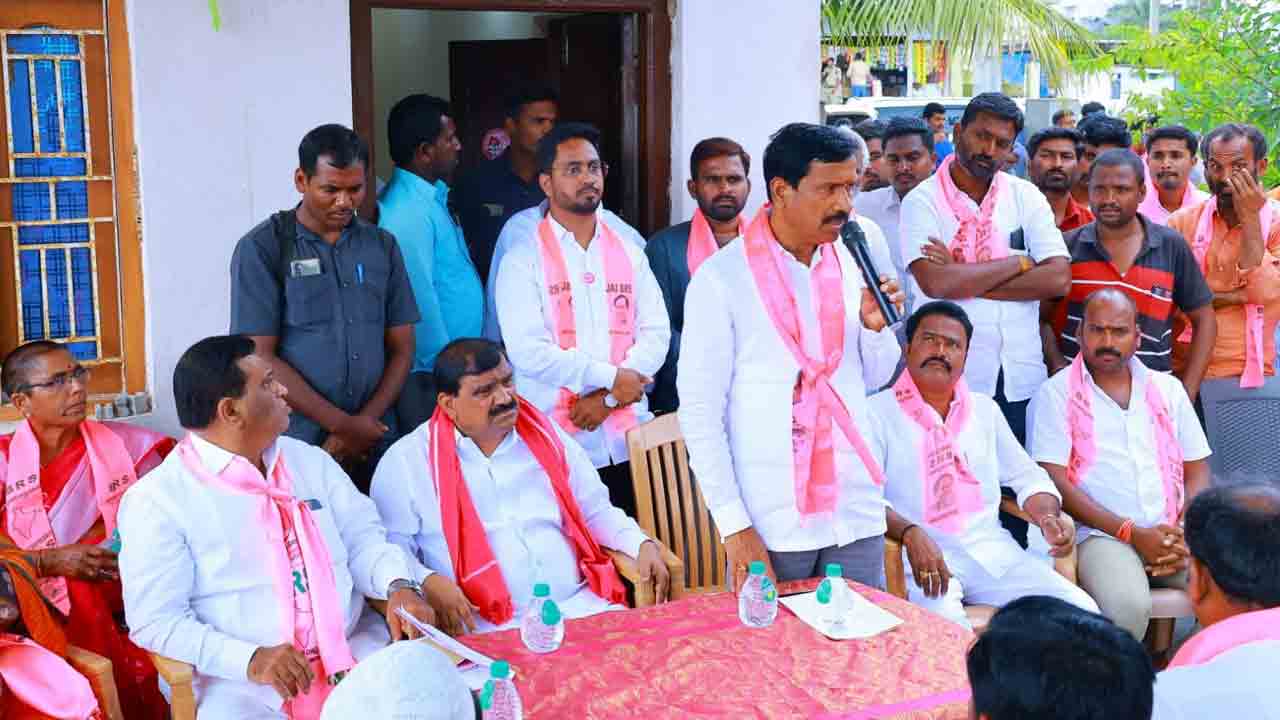 గడప గడపకూ వివరించాలి