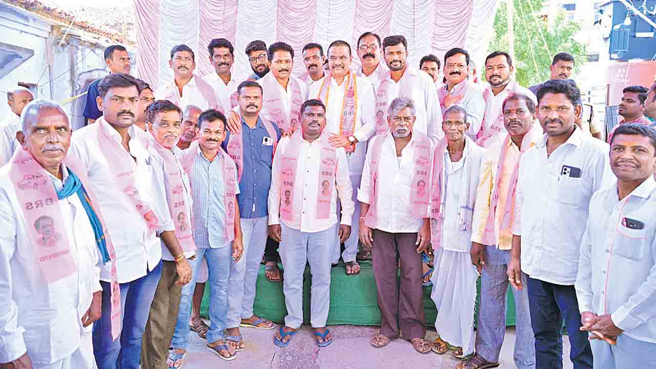 బీఆర్‌ఎస్‌లోకి కొనసాగుతున్న వలసలు