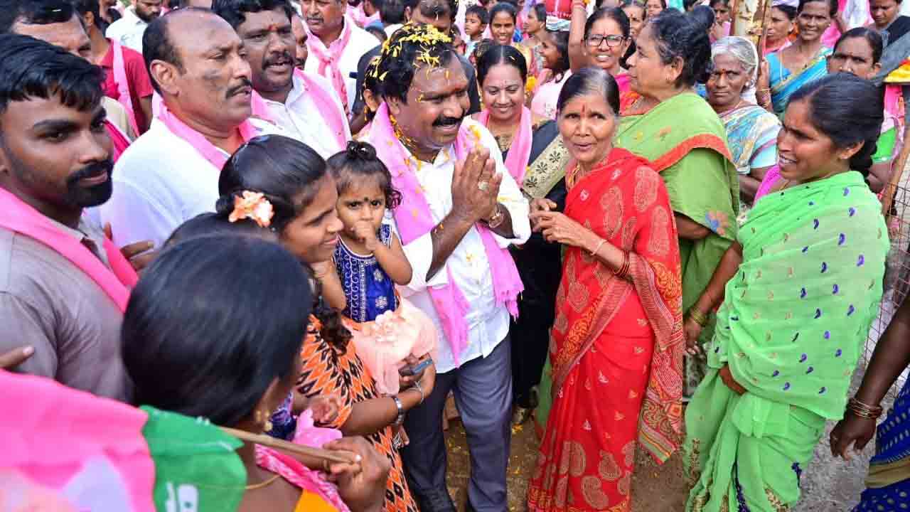 ఢిల్లీకి గులాం అవుదామా.. గల్లీలో అభివృద్ధి చేసుకుందామా..