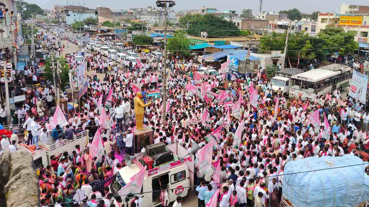 హుస్నాబాద్‌ గులాబీమయం