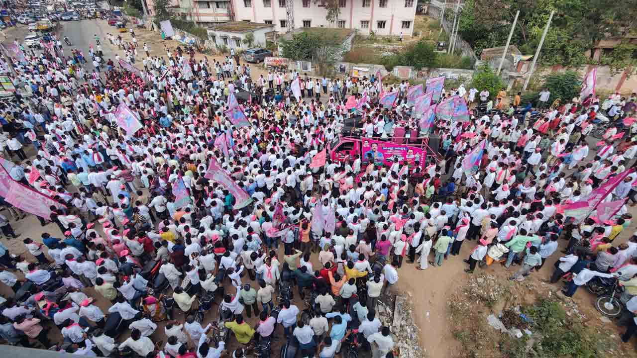 అట్టహాసంగా నామినేషన్‌