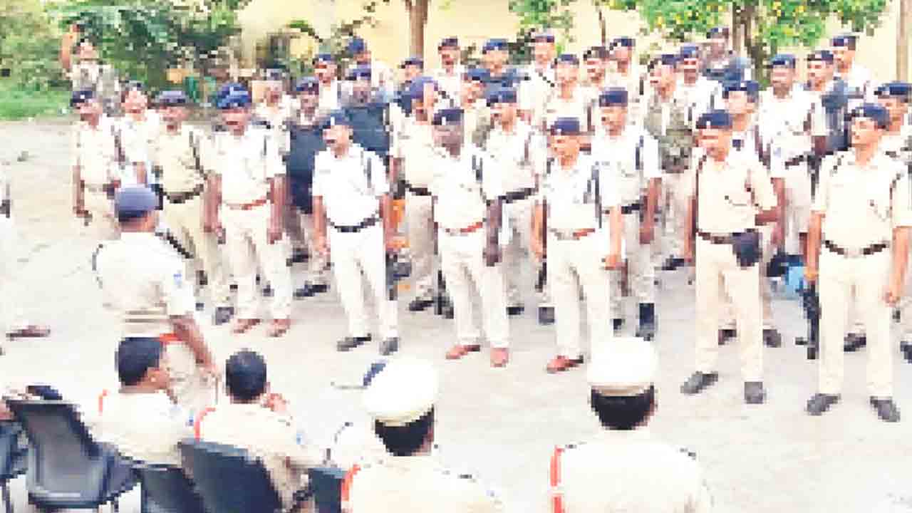 సాయుధ బలగం.. ఓటరు బలం..