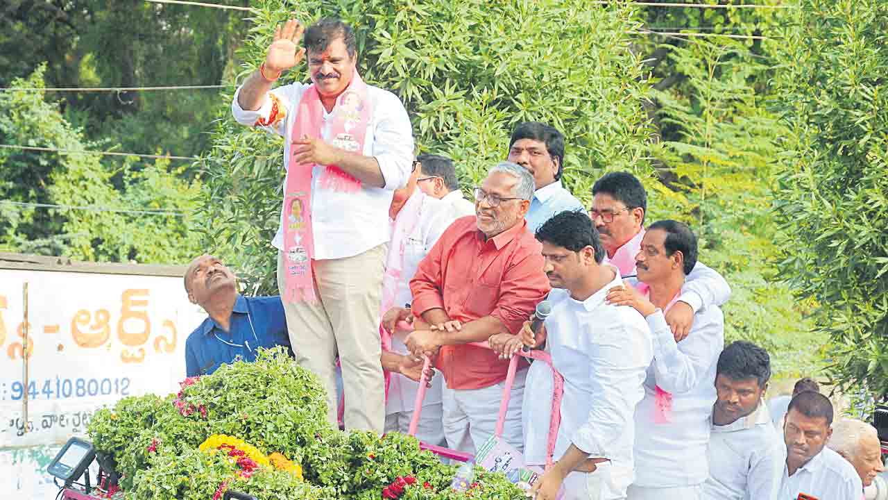 అందోల్‌లో అహంకారానికి.. ఆత్మగౌరవానికి మధ్య పోటీ