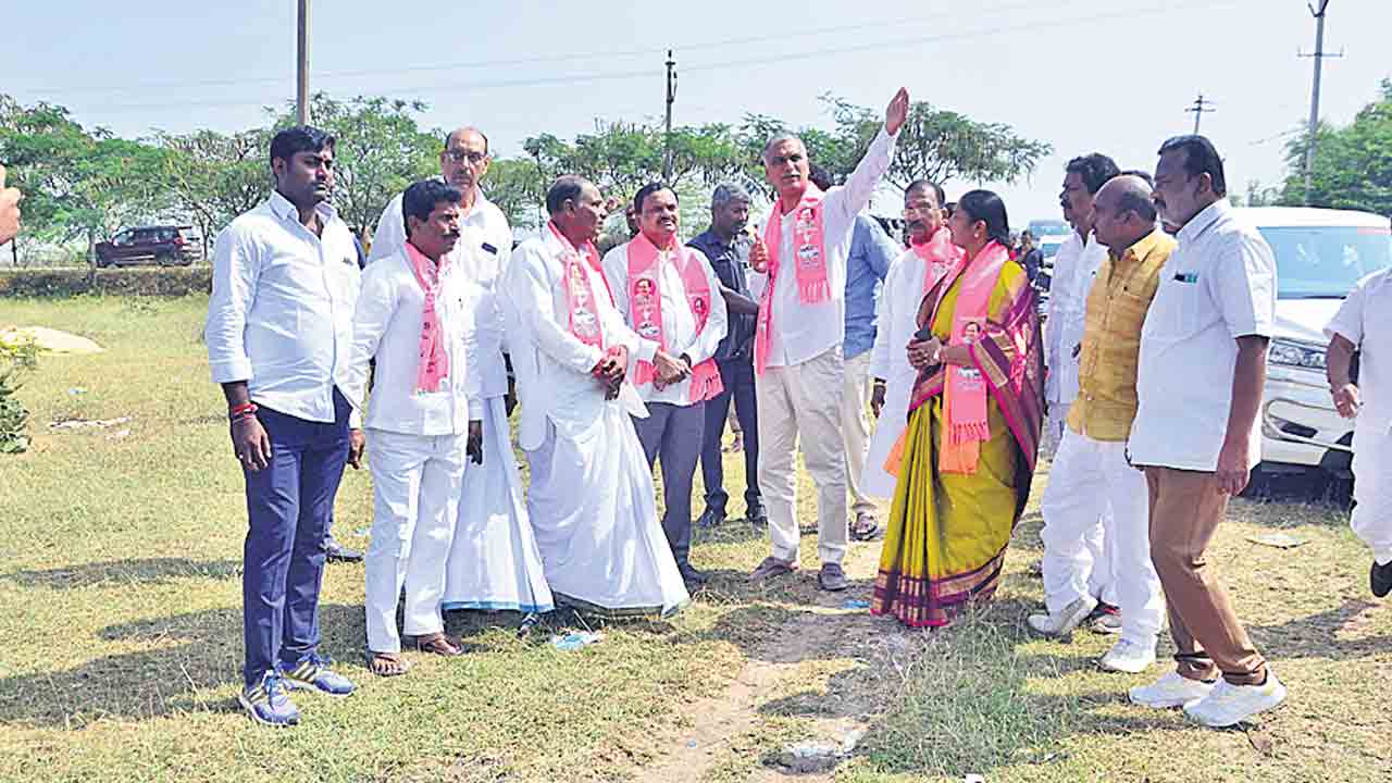 సీఎం కేసీఆర్‌ సభాస్థలిని పరిశీలించిన మంత్రి హరీశ్‌రావు