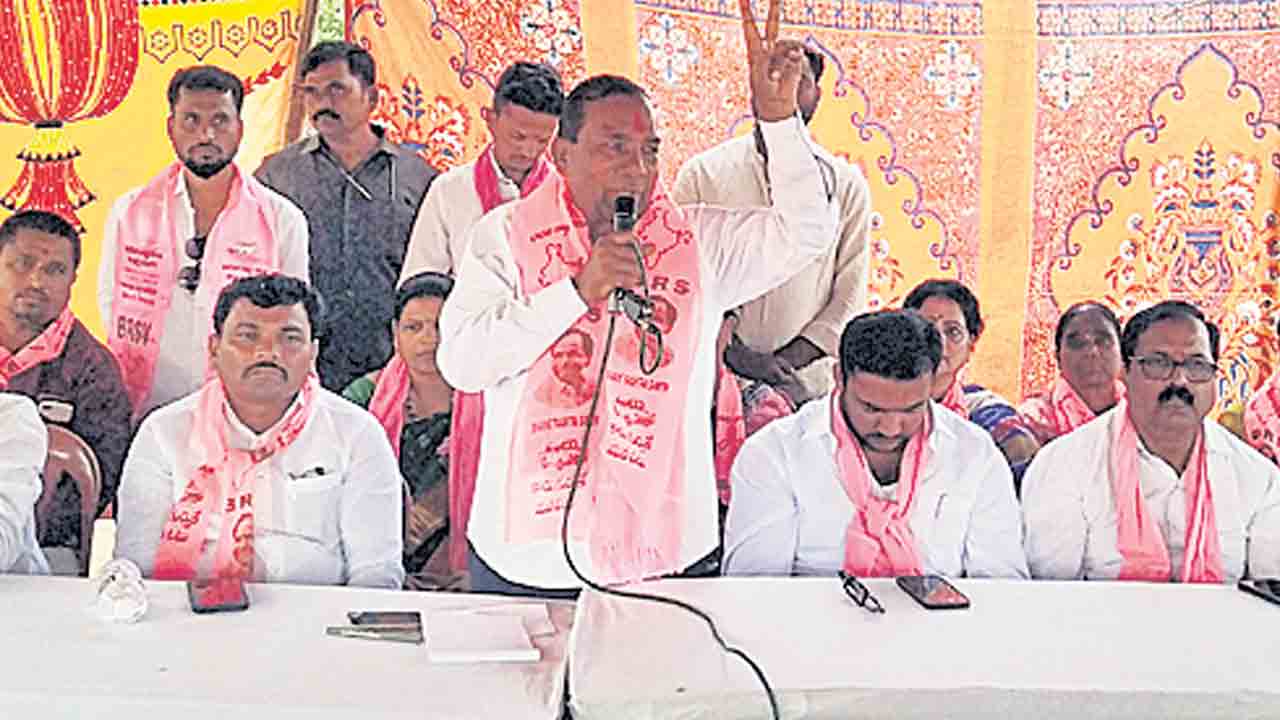 కర్ణాటకలో ఇవ్వరు.. తెలంగాణలో ఇస్తామని బీరాలు