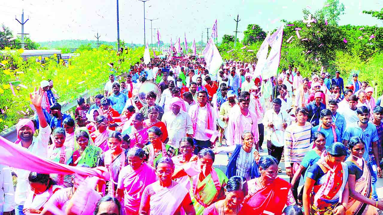 ములుగు గడ్డపై ఎగిరేది గులాబీ జెండానే..