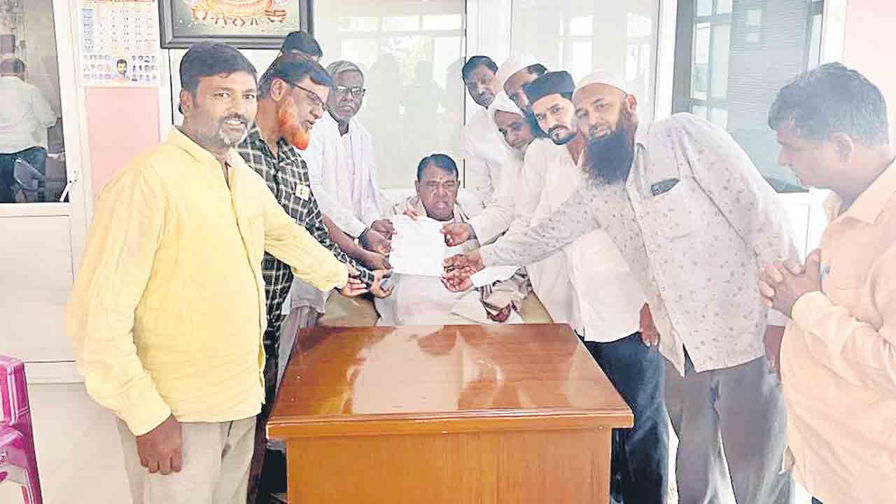 మేమంతా బీఆర్‌ఎస్‌ వెంటే..