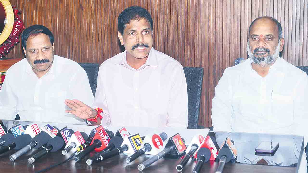 బీసీల గురించి కాంగ్రెస్‌ మాట్లాడడం హాస్యాస్పదం