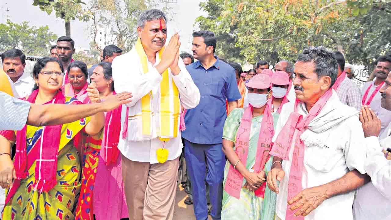 అకున చేర్చుకోండి.. మీ రుణం తీర్చుకుంటా