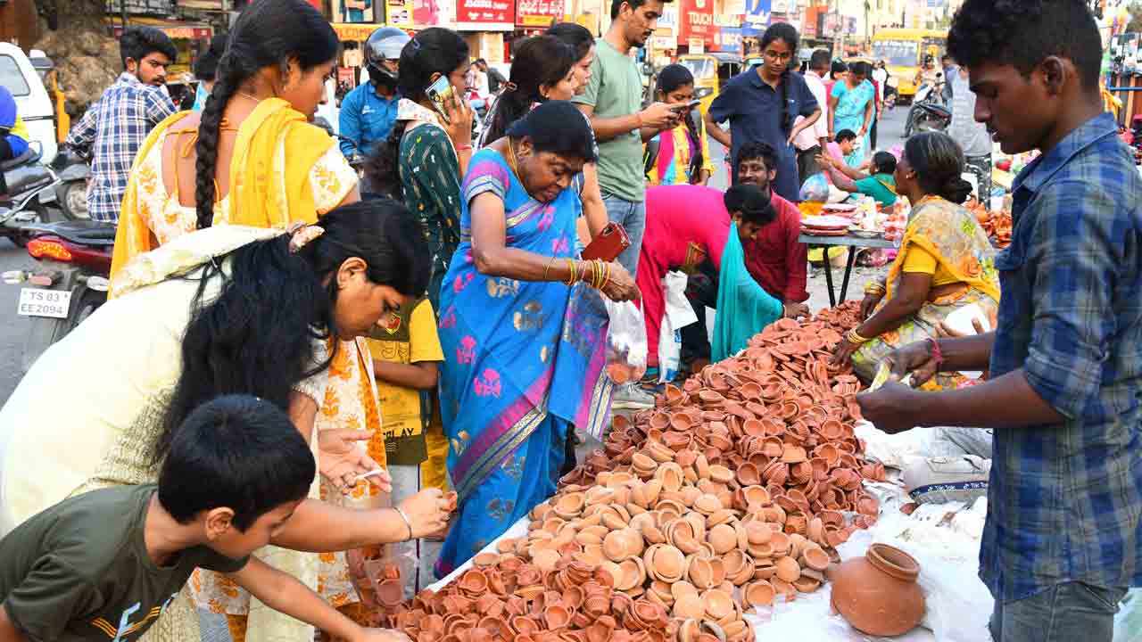 మార్కెట్లు కళకళ