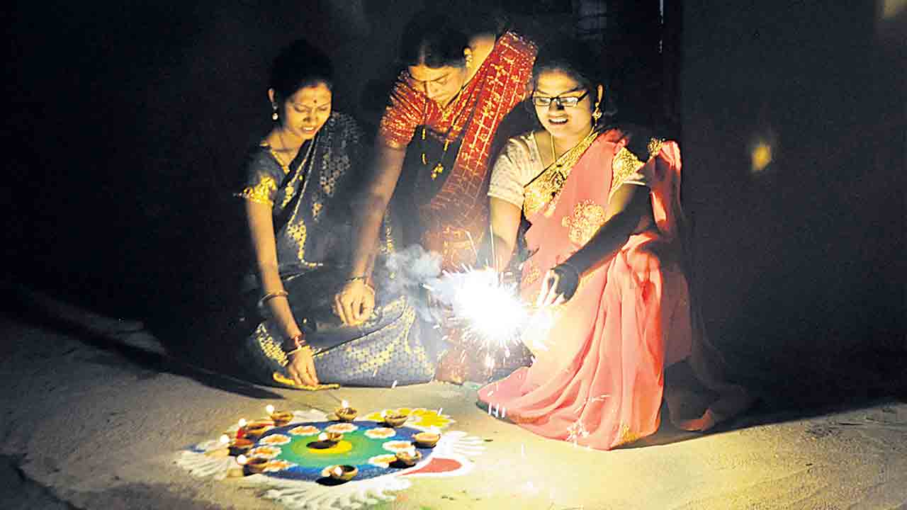 ఆనంద రవళి.. దీపావళి