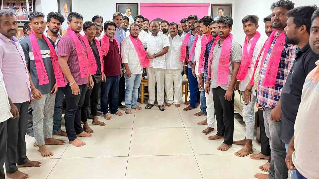 పరకాలలో విపక్షాలకు స్థానం లేదు