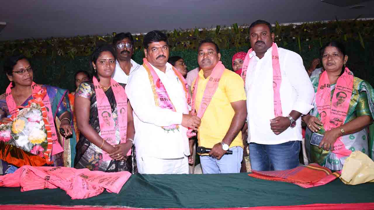 మోసపోతే.. గోసపడ్తం