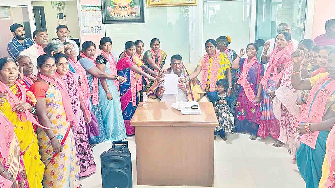 మేమంతా మీ వెంటే..