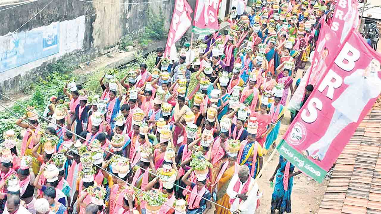 కామారెడ్డి బరిలో సారు.. ఊరూరా జనహోరు