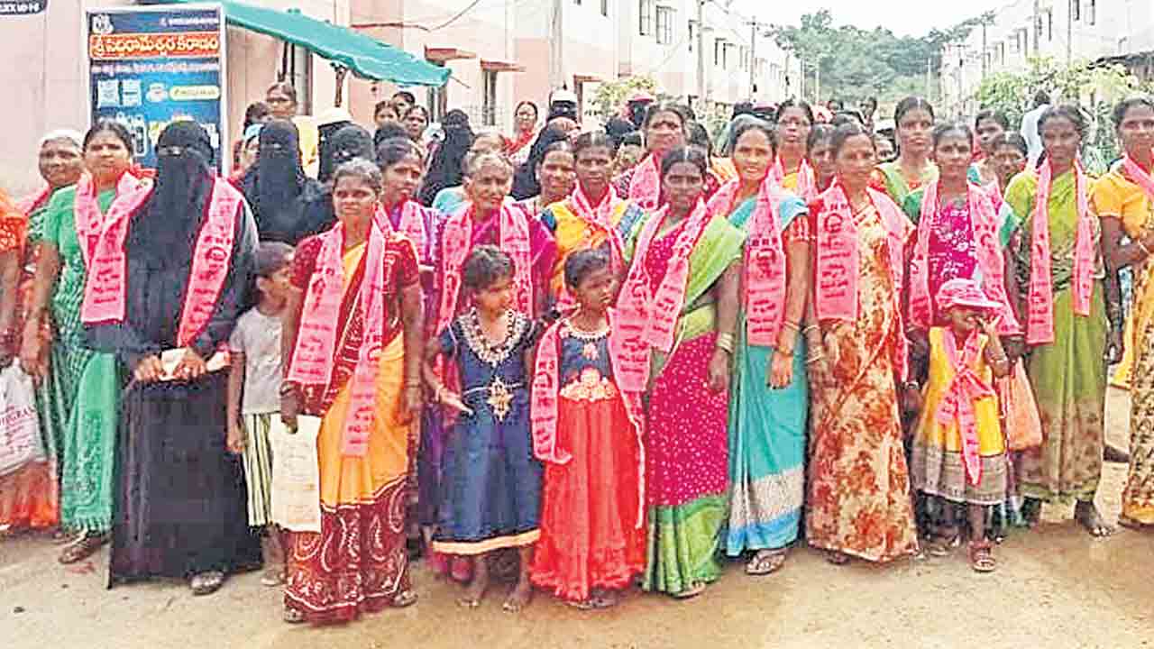 ప్రజా ఆశీర్వాద సభకు భారీగా తరలిన ప్రజలు