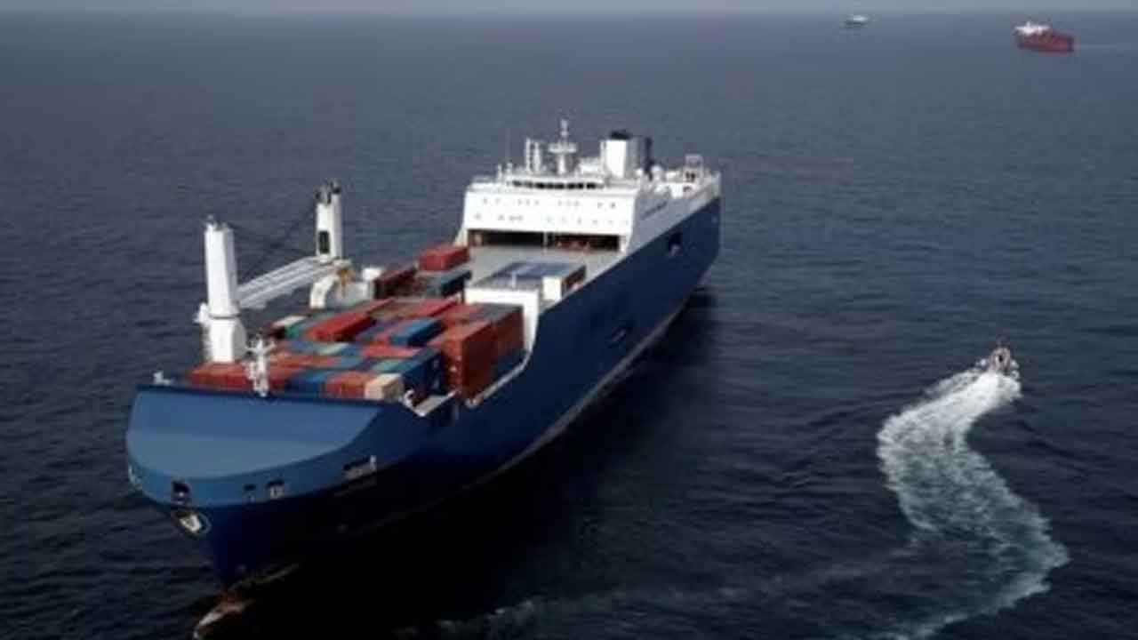 భారత్‌కు వస్తుండగా ఎర్ర సముద్రంలో నౌక హైజాక్‌