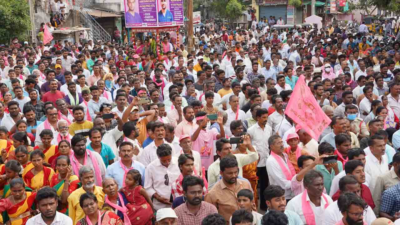 ఇల్లెందు జనసంద్రం