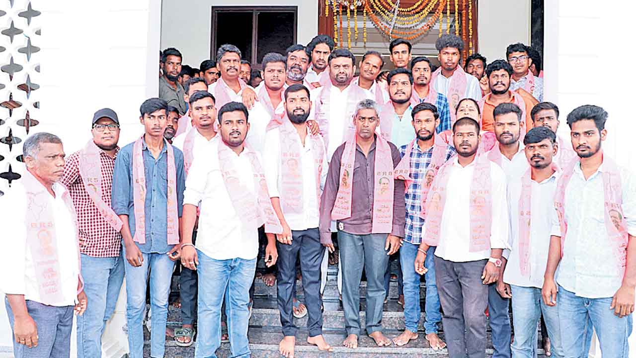 బీఆర్‌ఎస్‌లో చేరికల జోరు..