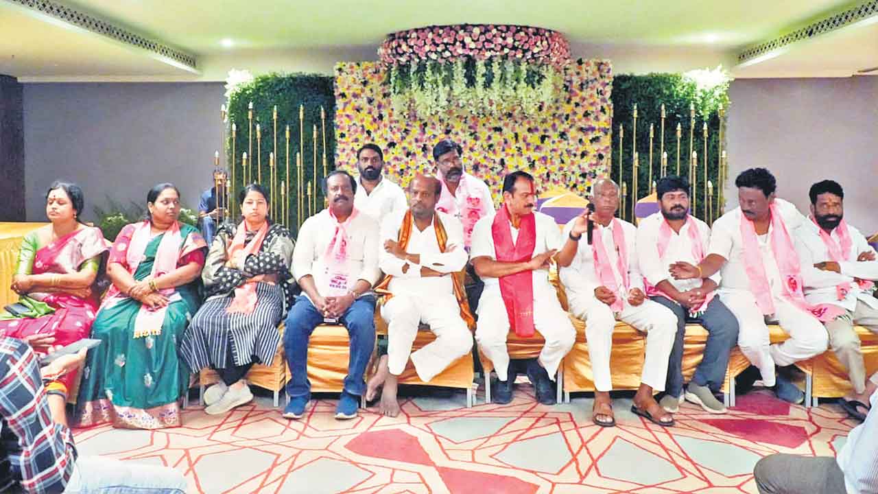 అసత్య ఆరోపణలు చేస్తే..సెప్టిక్‌ ట్యాంక్‌లో ముంచేస్తాం