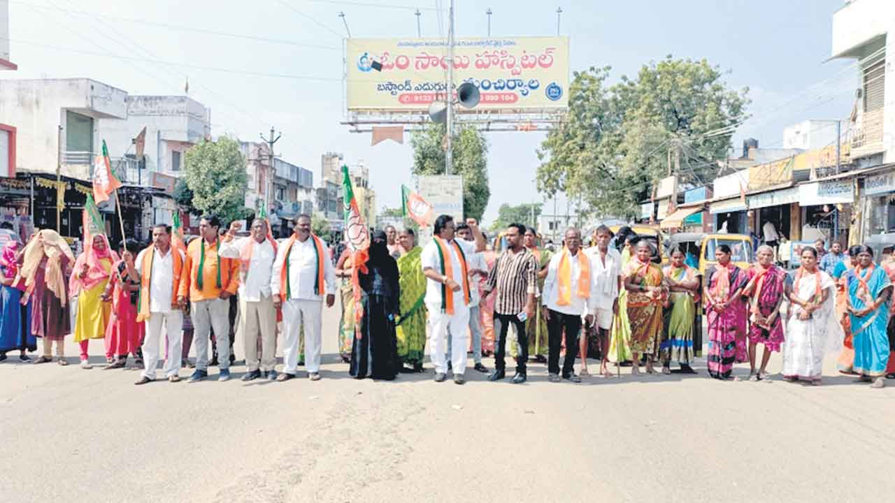 బీజేపీ అభ్యర్థిత్వాన్ని రద్దు చేయాలి