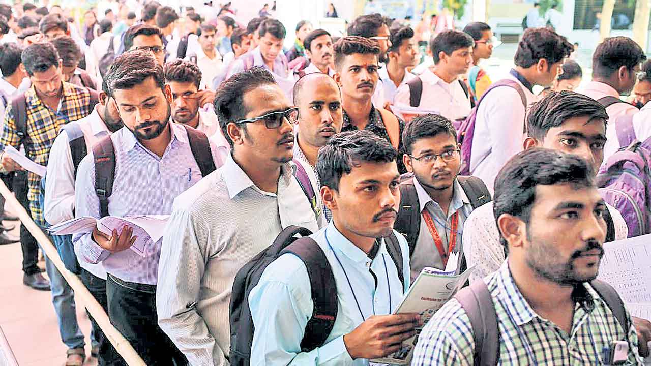 యువతకు శాపంగా మోదీ విధానాలు