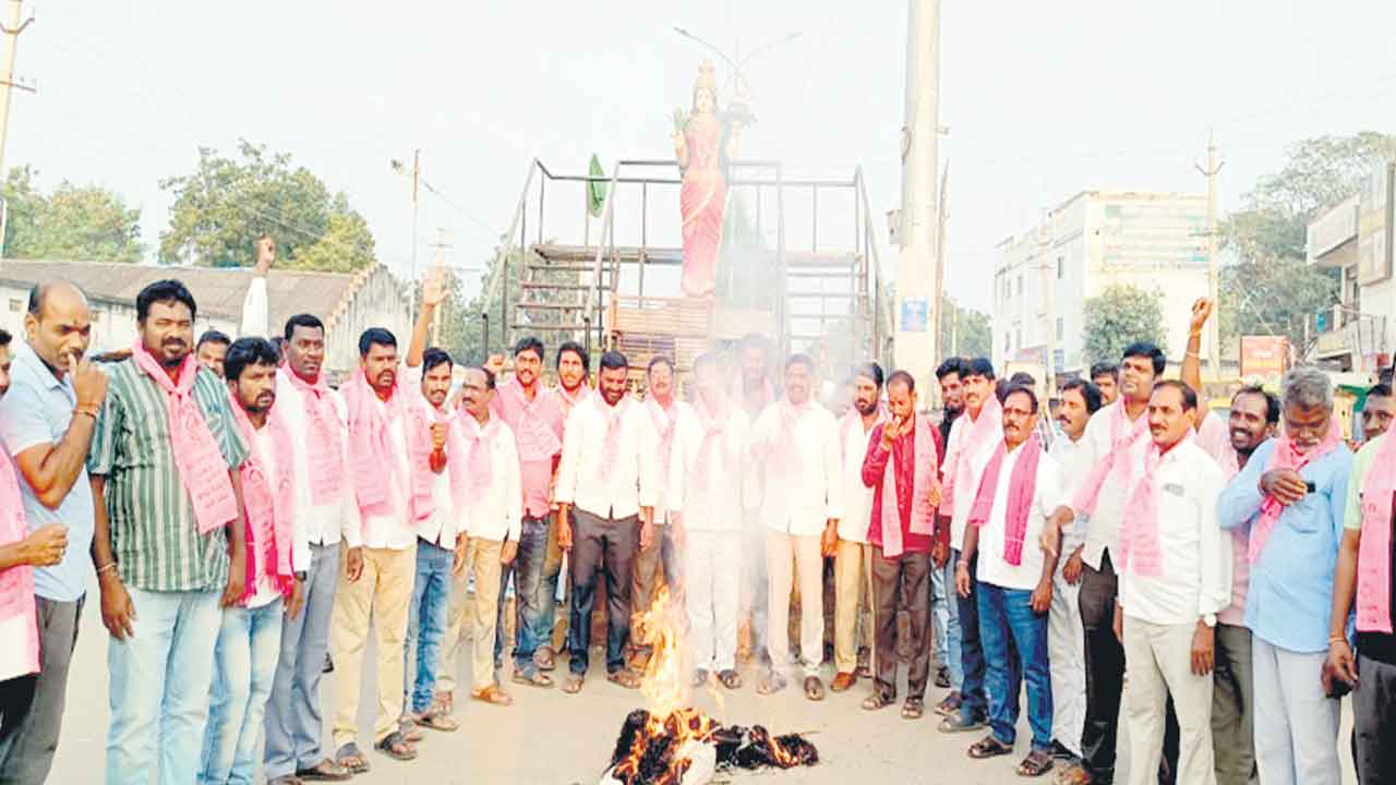 కాంగ్రెస్‌ పార్టీ దిష్టిబొమ్మ దహనం