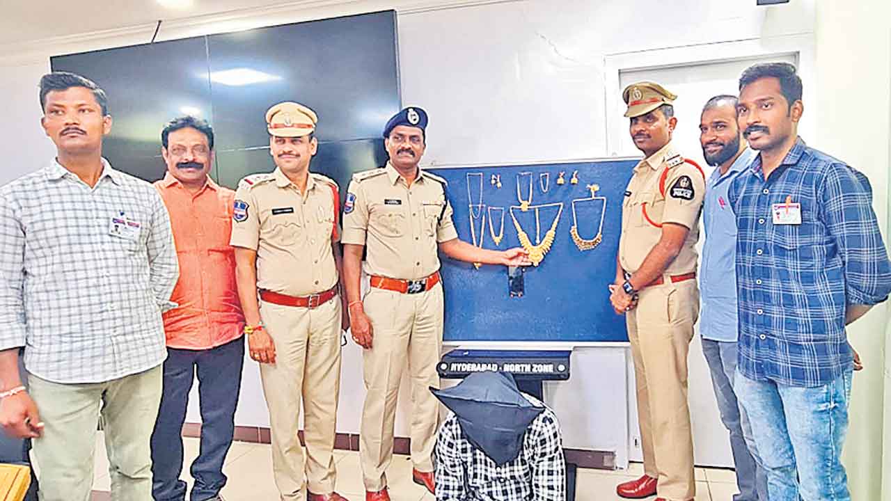 మహిళలను మోసం చేస్తున్న వ్యక్తి అరెస్ట్‌