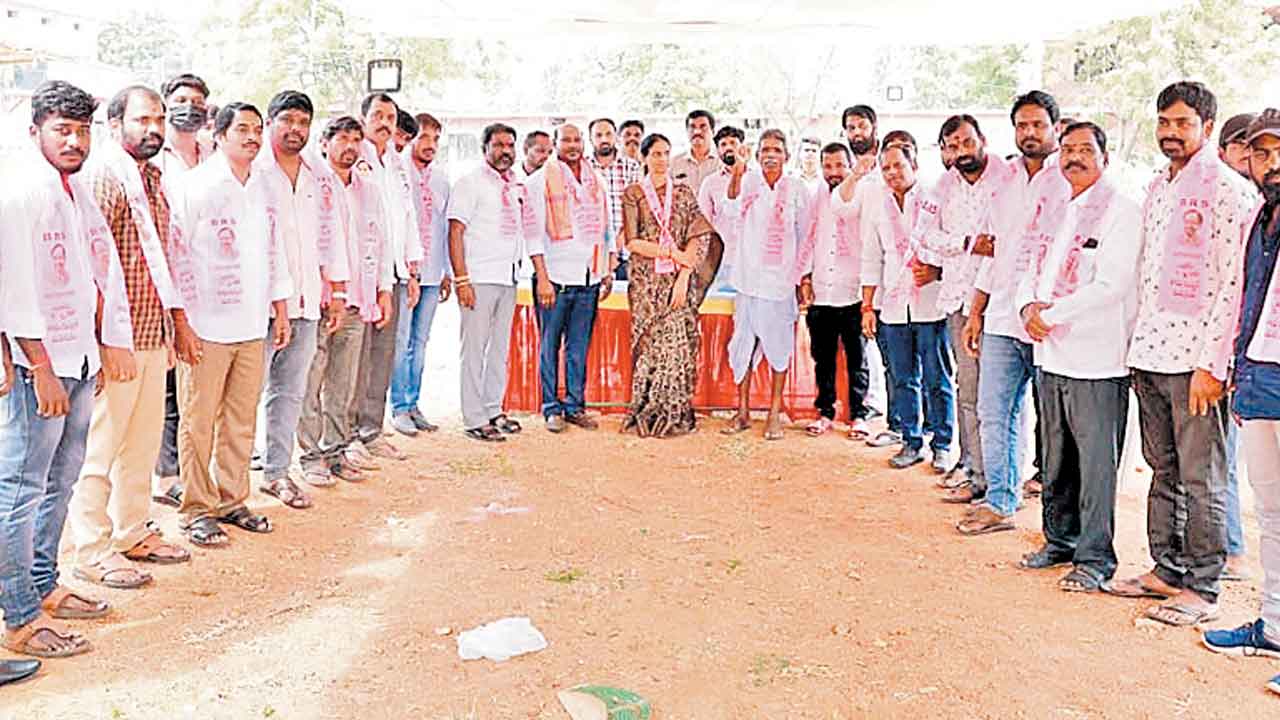 బీఆర్‌ఎస్‌ వైపే.. సబ్బండ వర్గాలు