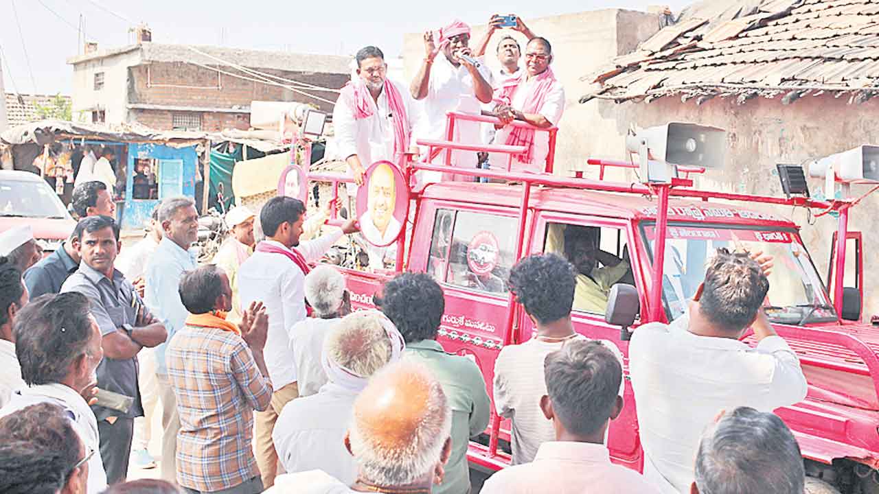 కాంగ్రెస్, బీజేపీ నాయకులను నిలదీయాలి