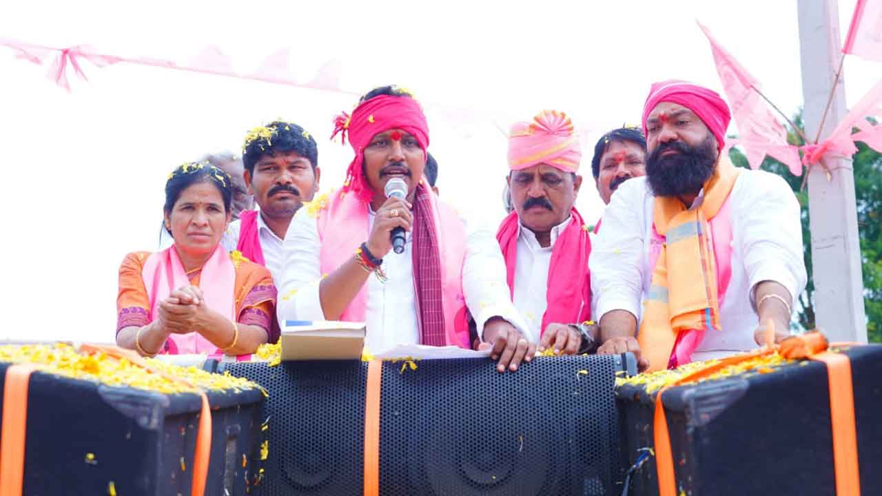 పల్లెల్లో గులాబీ రెపరెపలు