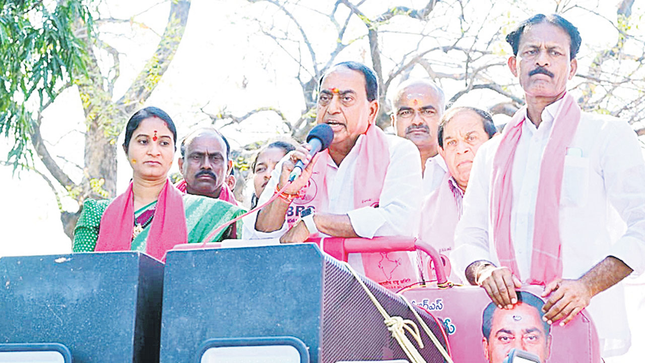 ప్రగతికే పట్టం కట్టాలి