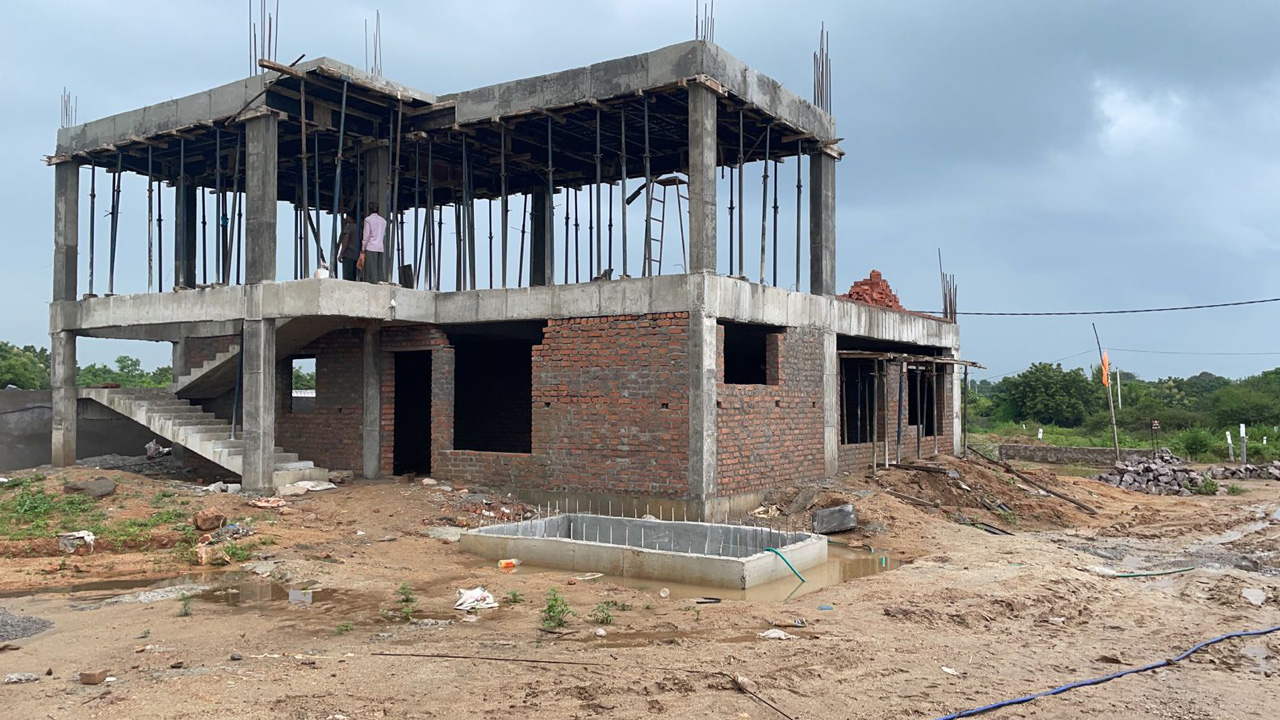 Vaasthu Shastra | నిర్మాణంలో ఉన్న ఇంటిని కొనొచ్చా? లేదంటే పూర్తిగా కట్టిన తర్వాతే చూసి కొనాలా?