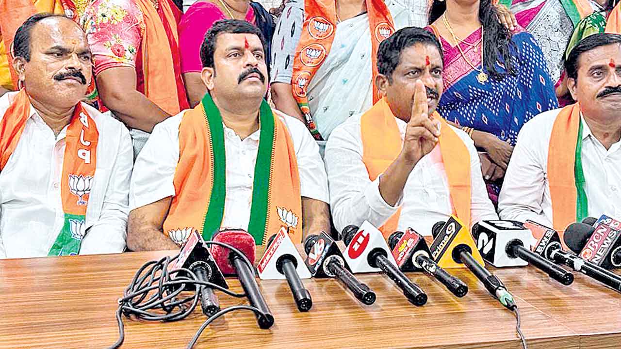 కూకట్‌పల్లిలో బీజేపీ వర్సెస్‌ జనసేన