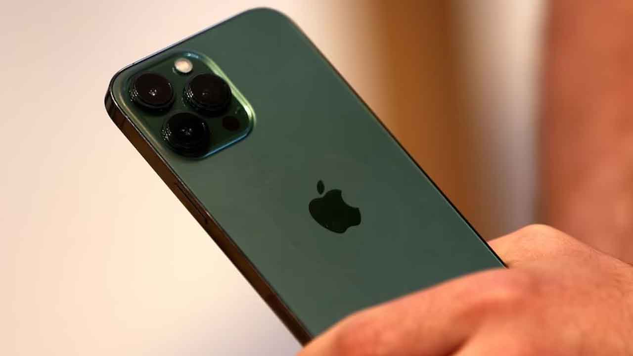 ఫోన్ల హ్యాకింగ్‌పై యాపిల్‌కు కేంద్రం నోటీసులు