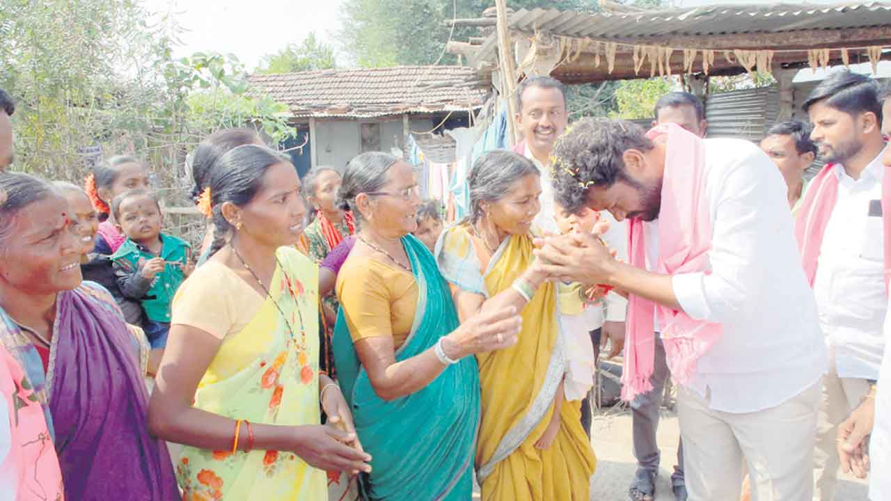 కాంగ్రెస్‌, బీజేపీల హామీలు బూటకం