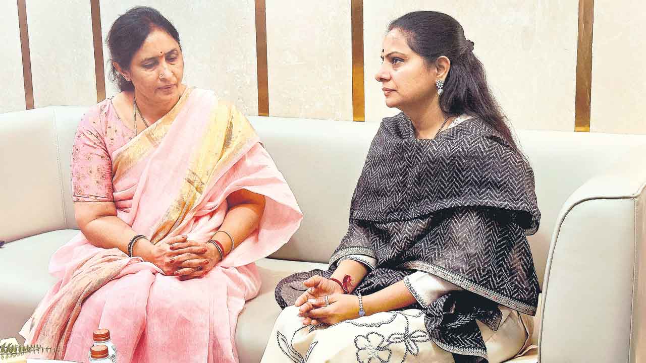 కొత్త ప్రభాకర్‌రెడ్డికి ఎమ్మెల్సీ కవిత పరామర్శ