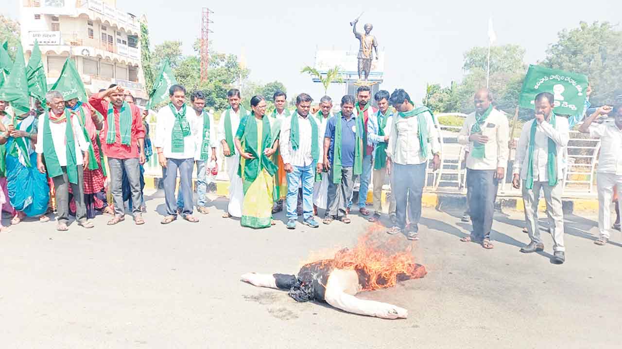 కాంగ్రెస్‌లో చిచ్చు