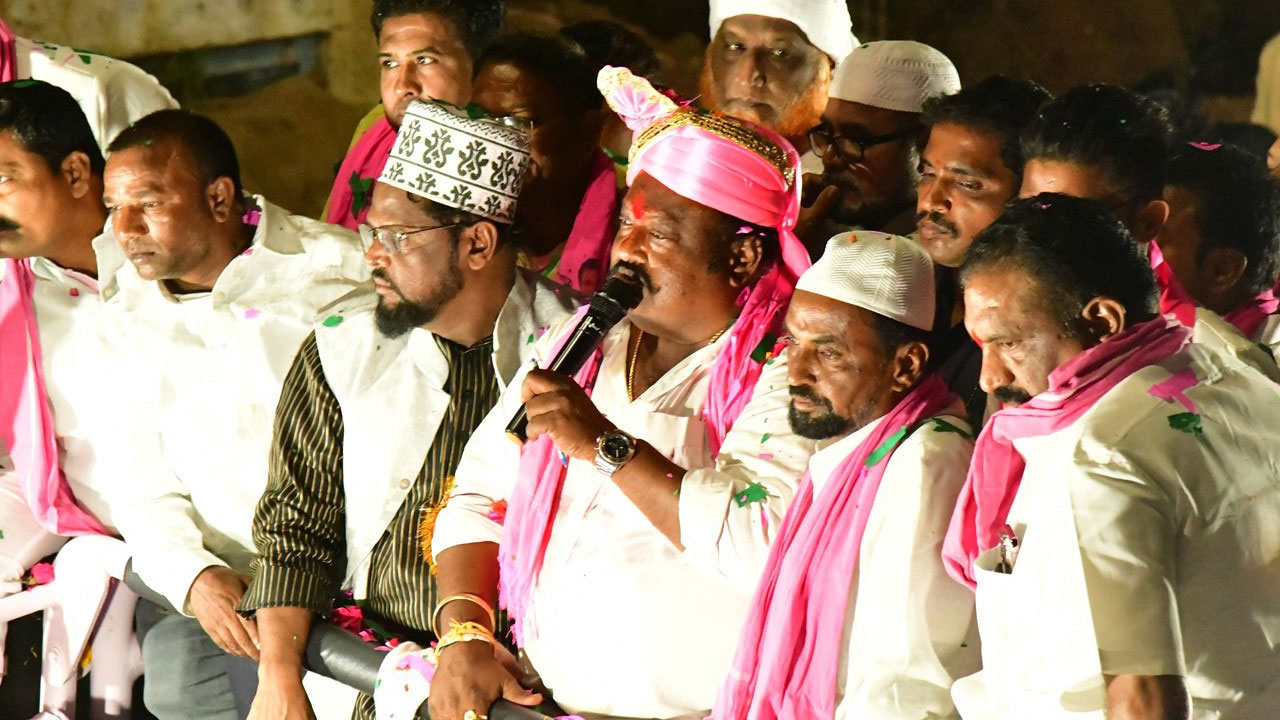 కాంగ్రెస్‌, బీజేపీల కుట్రలను తిప్పి కొట్టాలి