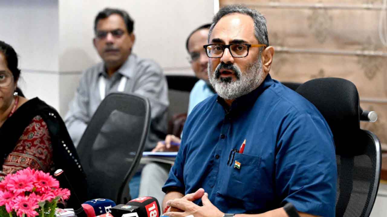 డీప్‌ఫేక్‌లపై సోషల్‌మీడియా సంస్థలకు వారం డెడ్‌లైన్‌