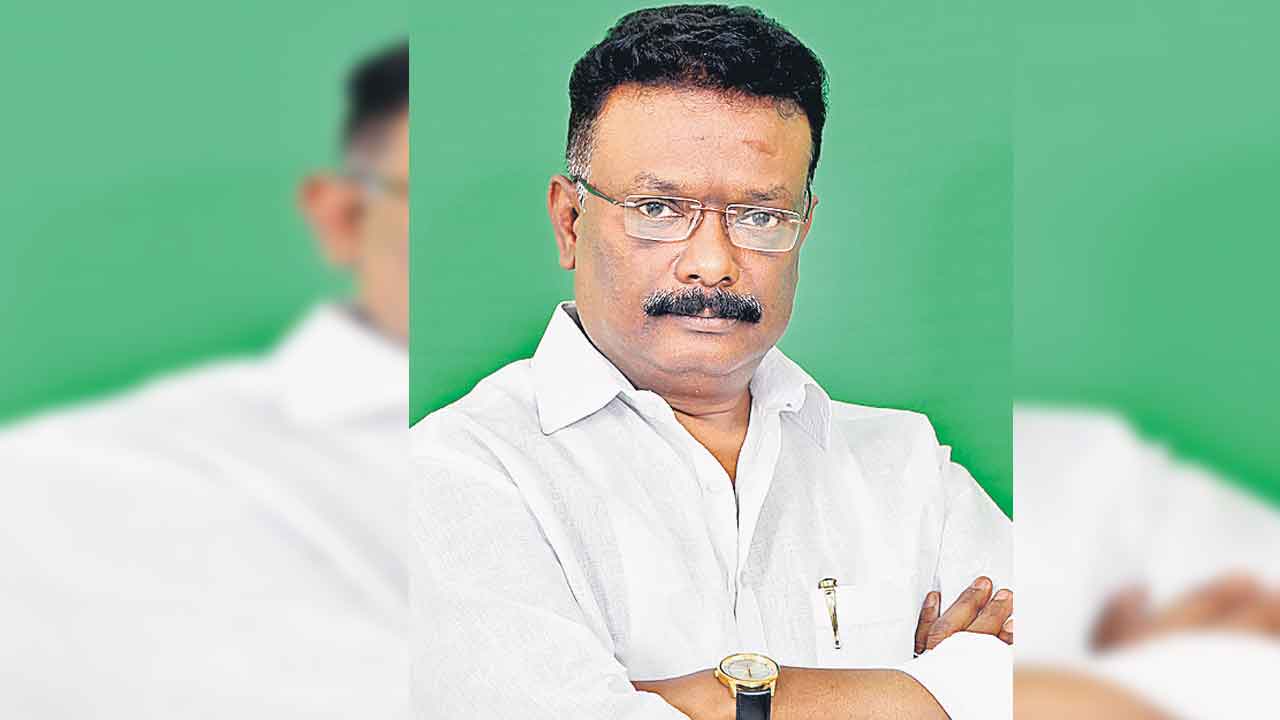 బీసీలను బొంద పెట్టినోడు.. బాగుచేస్తడా?