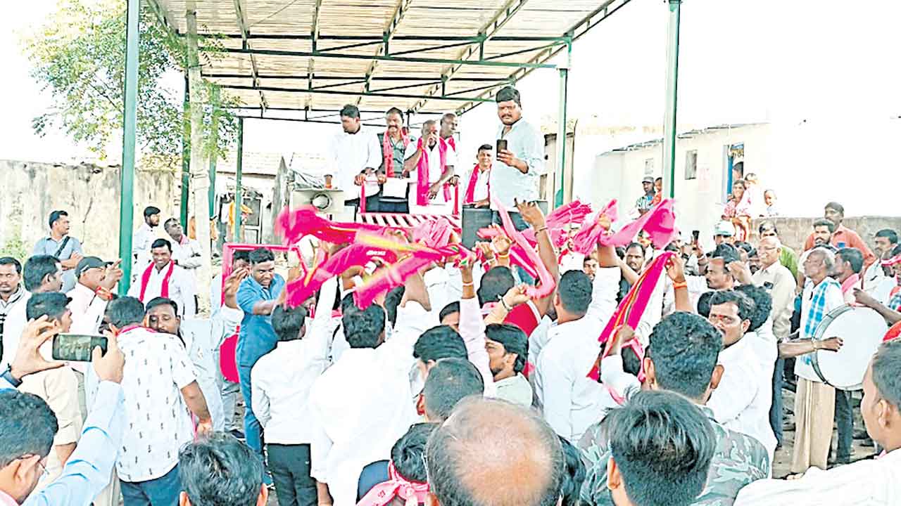 బీసీలపై బీజేపీ కపట ప్రేమ
