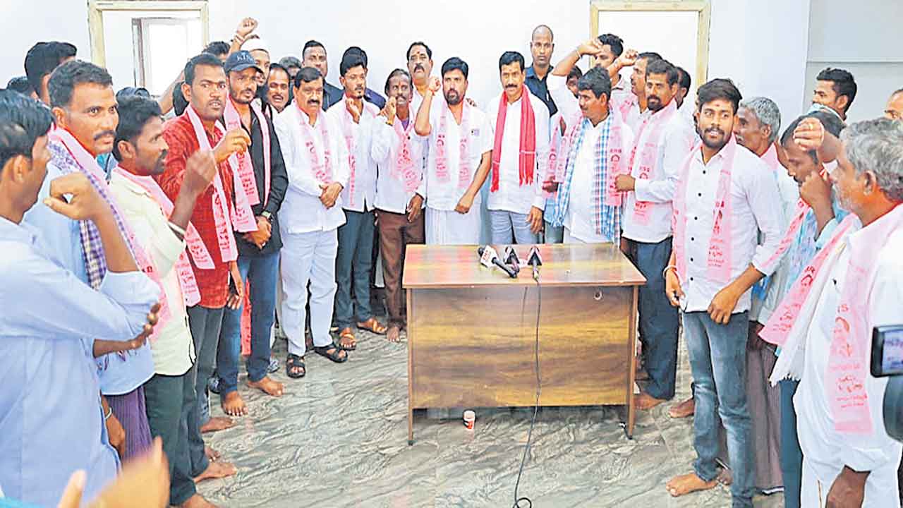 కొడంగల్‌లో ఖాళీ అవుతున్న కాంగ్రెస్‌